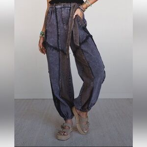 NWOT OLI&HALI Stylish Distressed Denim Joggers
NWOT